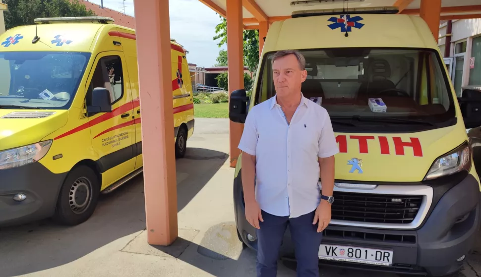 Ravnatelj Zavoda Mladen Karlić u Ispostavi Županjasnimila Marija Lešić Omerović