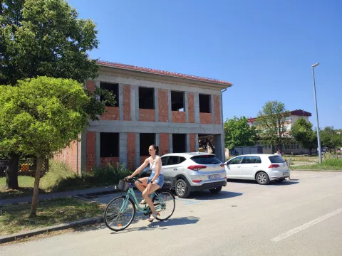 Zgrada Ispostave Zavoda u Županji, u izgradnjisnimila Marija Lešić Omerović