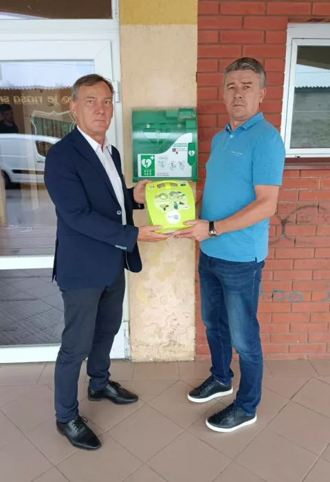 AVD uručen ravnatelju Gimnazijefoto: ZHM