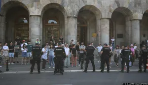04, July, 2025, Belgrade - Police detained several citizens near the Army Headquarters who were blocking a nearby intersection. Photo: S.S./ATAImages04, jul, 2025, Beograd - Policija je kod Doma vojske privela nekoliko gradjana koji su blokirali obliznju raskrsnicu. Photo: S.S./ATAImages Photo: S.S./ATAImages/PIXSELL