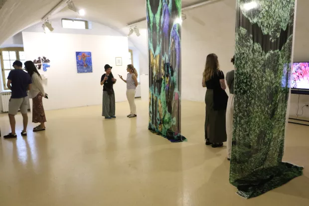 Osijek 18. 07. 2025, Galerija, Kazamat, Osijek, otvorenje izložbe "Unraveling the Elephant - ExpLoring spirals in thE PHysicAl curreNT", Tajlandska slikarica, Lin Pei Han.snimio GOJKO MITIĆ