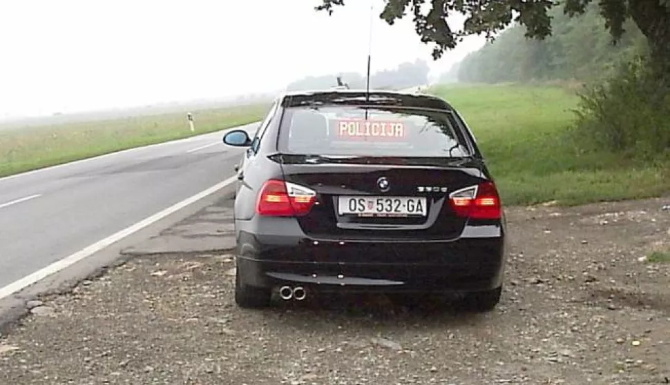 vozilo presretač i na baranjskim cestama, rujan 2006.------crna2 st color