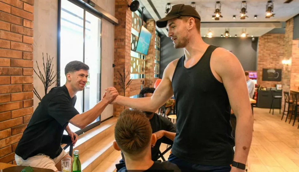 ZAGREB, 20. srpnja 2025. (Hina) - Hrvatska košarkaška reprezentacija okupila se u Zagrebu i odmah krenula put Opatije, gdje će se pripremati za pretkvalifikacijske utakmice za Svjetsko prvenstvo 2027.