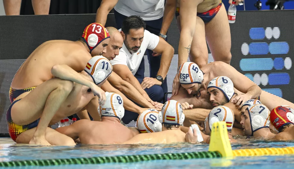 epa12249116 Members of Team Spain react after winning the Men Water Polo quarter-finals match between Montenegro and Spain at the World Aquatics Championships Singapore 2025 in Singapore, 20 July 2025. EPA/SIMON LIM