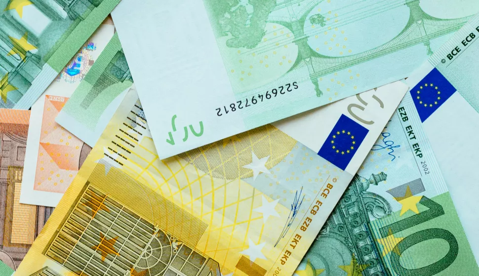 Euro cash background novac freepik