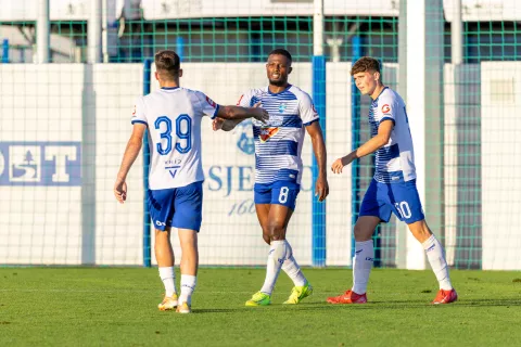 NK Osijek. Prijateljska utakmica Szentlorinc. Opus Arena. Justice Ohajunwa, Domagoj Bukvić, Ante Grgić 