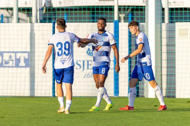 NK Osijek. Prijateljska utakmica Szentlorinc. Opus Arena. Justice Ohajunwa, Domagoj Bukvić, Ante Grgić 