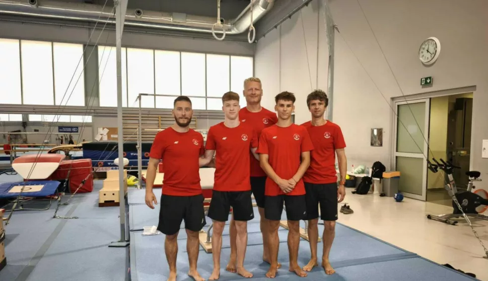 Filip Perestegi i Lovre Šućur s trenerima Lukom Ivanovićem i Miroslavom Končarevićem te izbornikom Sašom Solaromfoto: EYOF ORGANIZACIJA