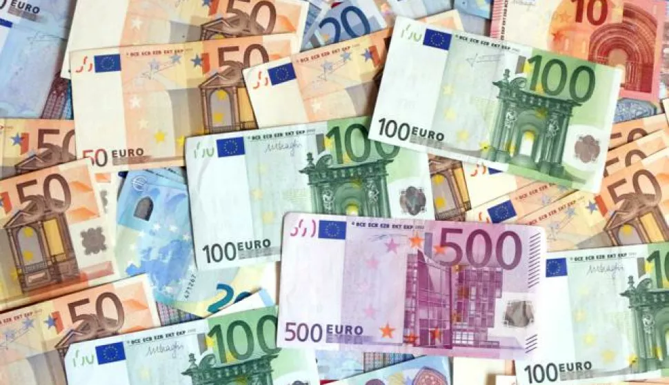 12.02.2016., Sibenik - Euro, jedinstvena europska valuta koja je u uporabi 1. sijecnja 1999. Photo: Dusko Jaramaz/PIXSELL------četiri stupca novosti