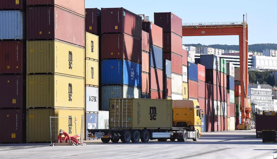 RIJEKA,30. 10.2024. RIJEKALUCKA UPRAVA RIJEKA KONTEJNERSKI TERMINAL BRAJDICA ZAVRSNA KONFERENCIJA PROJEKTA PRODUBLJAVANJE OBALE...NA FOTO:SNIMIO SERGEJ DRECHSLER