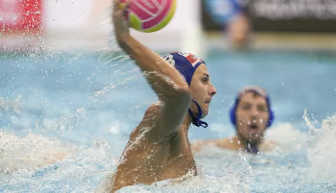epa12233371 Loren Fatovic of Croatia in action during the Men's Water Polo match between China and Croatia at the World Aquatics Championships Singapore 2025 in Singapore, 12 July 2025. EPA/SIMON LIM