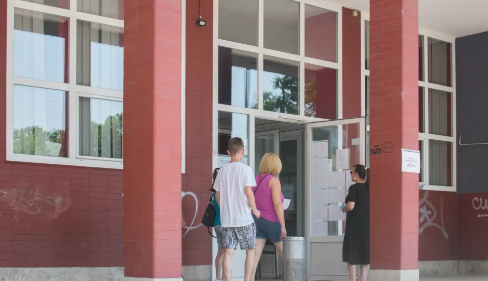 OSIJEK- 16.07.2021., Ispred zgrade Hrvatskog zavoda za zapošljavanje u Osijeku, burza rada, radna mjesta, slobodnjak, ilustracija.Foto: Andrea Ilakovac