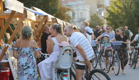 Osijek, 31. 08.2024, Zadnja ovogodišnja Osječka ljetna noć, OLJN. Promenada, Trg Ante Starčevića i paljenje rasvijet na pješačkom mosut.snimio GOJJKO MITIĆ