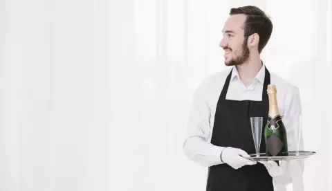 Koliko sezonac može zaraditi?konobar ilustracija freepikIstražili smo koliko traže radnici, a koliko nude poslodavci? Koliko hotelijeri trenutno plaćaju sobarice, recepcionere i ostalo osoblje? 