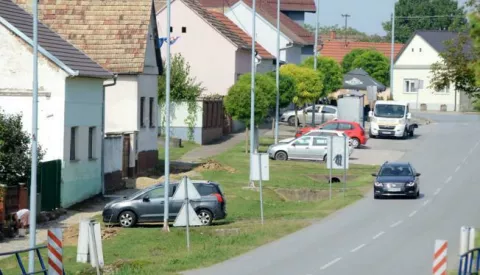 Maloljetni vozač udario policajca i - pobjegao