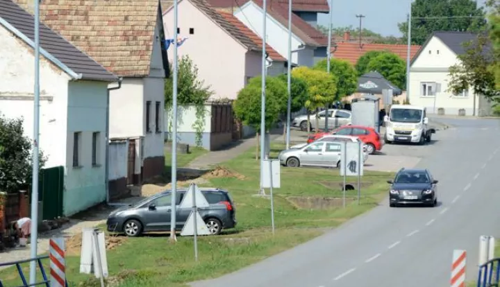 Maloljetni vozač udario policajca i - pobjegao