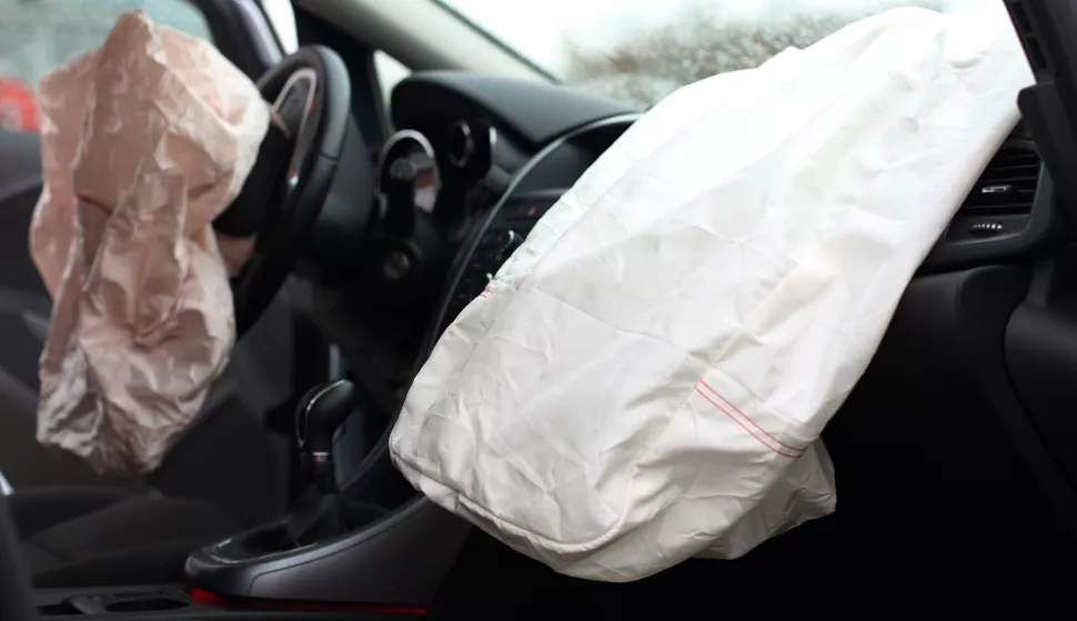 Aktivirani zračni jastuk u automobilu 08.10.2018., Zagreb - Aktivirani zracni jastuk u automobilu.rPhoto: Borna Filic/PIXSELL 