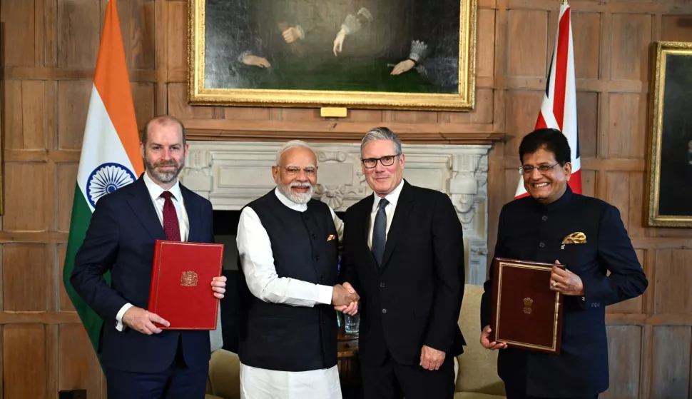 epa12258155 (L-R) British Business and Trade Secretary Jonathan Reynolds, India's Prime Minister Narendra Modi, British Prime Minister Keir Starmer and Indian Commerce and Industry Minister Piyush Goyal pose during a press conference after signing a free trade agreement at the Chequers Estate, the UK prime minister's country residence, near Aylesbury, Britain, 24 July 2025. The long-awaited free trade agreement between the UK and India would boost the British economy by 4.8 billion GBP (6.5 billion US dollars) a year, the UK government said. EPA/CHRIS J. RATCLIFFE/POOL