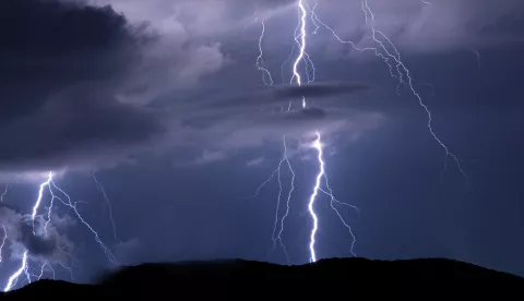 Osijek, 19. 08. 2022, nevrijeme, oluja, munje, gromovi, ilustracijaSNIMIO BRUNO JOBST 