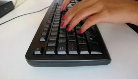 Ilustracija za prijevaru na internetu, internet, prijevara