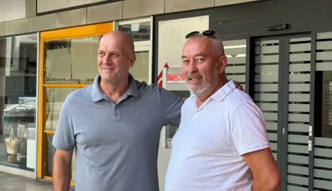 Predsjednik Kluba zastupnika Domovinskog pokreta Ivica Kukavica nakonferenciji za medije pojasnio je kako Domovinski pokret stoji izatrojezičnih plakata s porukom "Želiš raditi u Hrvatskoj? Nauči hrvatskijezik!", ispisanom na hrvatskom, tagaloškom (središnjem filipinskom) inepalskom jeziku, a koji su osvanuli u Zagrebu.