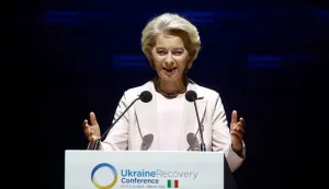 epa12228876 European Commission President Ursula von der Leyen speaks during the Ukraine Recovery Conference (URC) in Rome, Italy, 10 July 2025. EPA/VINCENZO LIVIERI