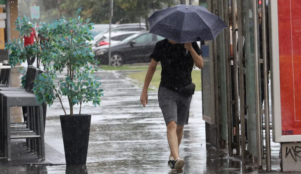Osijek, 18. 07. 2021, I danas je Osijek i okolicu zahvatio val kise, ali intenzitet je bio ipak manji nego jucer. Kisa, ljetna oluja, slabijeg intenziteta.snimio GOJKO MITIĆ