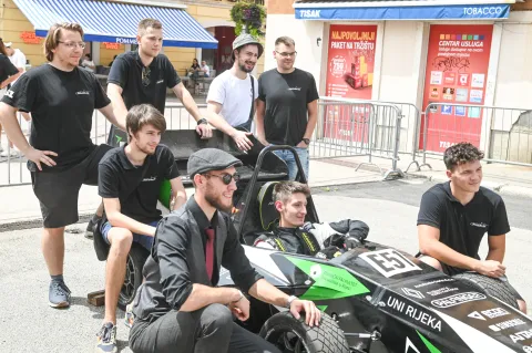 Studenti dizajnirali i izradili električni bolid koji jurne od 0 do 100 kilometara na sat za 4,3 sekunde