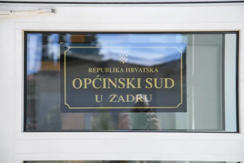 ZADAR - 26.05.2025 - PRESS konferencija Daniela Radete i Roberta Modrića ispred Općinskog suda Zadar