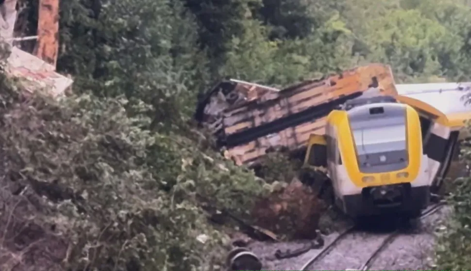 epa12266683 A derailed passenger train near Riedlingen, Germany, 27 July 2025. EPA/NONSTOPNEWS