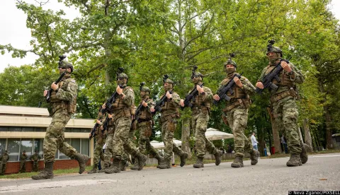 28.07.2025., Velika Gorica - Potpredsjednik Vlade Republike Hrvatske i ministar obrane Ivan Anusic zajedno s nacelnikom Glavnog stozera Oruzanih snaga RH general-pukovnikom Tihomirom Kundidom obisao je pripadnike pjesackih postroja Hrvatske vojske koji se pripremaju za nadolazeci mimohod u vojarni Pukovnik Marko Zivkovic na Plesu. Photo: Neva Zganec/PIXSELL