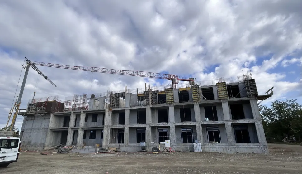 SLAVONSKI BROD - Na gradilištu u Borovskoj ulici sve je življe — radovi na izgradnji Centra za starije osobe vidljivo napredujuSRPANJ 2025.