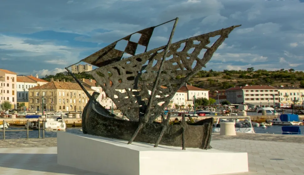 spomenik braniteljima u senju