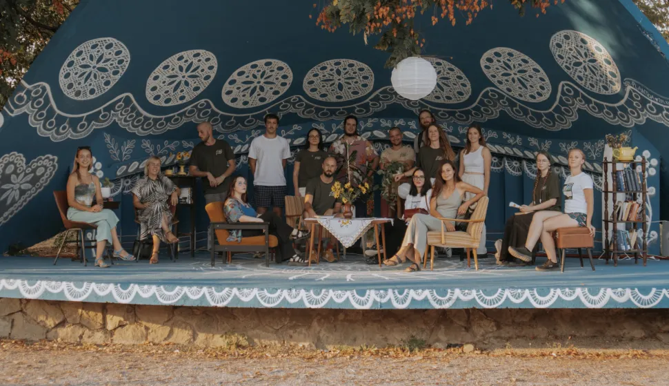 Školjka oslikana plantida Darija Walter Željka Fuderer Levakustupljena fotografija