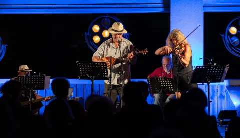 performans "Valceri iz Translajtanije" bosanskohercegovačkog pjesnika, pisca, novinara i glazbenika Ahmeda Burića, OLJK 2025.