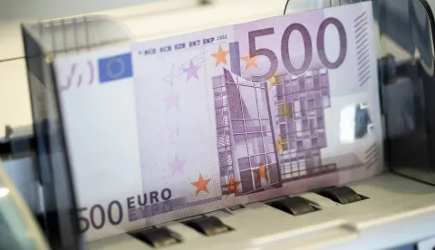 21.01.2022., Zagreb - Od 1. sijecnja 2023. godine, prema planu Vlade, platezno sredstvo u Hrvatskoj postat ce euro, a Hrvatska ce postati 20. clanica eurozone. Kuna ce time, nakon 28 godina koristenja, otici u povijest, dok ce hrvatski gradjani i sluzbeno postati korisnici eura. Ilustracija prelaska kune na euro. Photo: Igor Kralj/PIXSELL