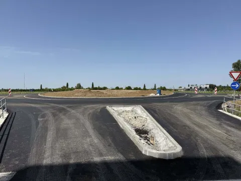 U Vinkovcima uređuju staze i kružne tokovesrpanj 2025.Ustupljena fotografija