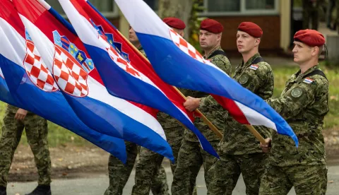 Velika Gorica, 28.7.2025 - Ministar obrane Ivan Anušić, i načelnik Glavnog stožera Oružanih snaga Tihomir Kundid obišli su pripadnike pješačkih postroja Hrvatske vojske uoči mimohoda u Zagrebu.Foto Hina/ Dario GRZELJ/ dag