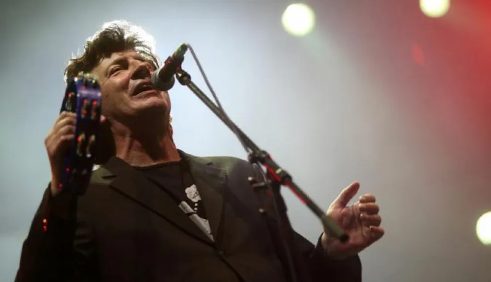 02.12.2016., Zagreb - U velikoj dvorani Doma sportova, u organizaciji Udruge HUHIV povodom Svjetskog dana AIDS-a i ukazivanja na probleme AIDS-a i HIV-a, znanje, zastitu i zdravlje odrzan je 12. Pozitivan koncert. Koncert Bajaga i Instruktori.Photo: Borna Filic/PIXSELL------MOZAIK, 4 stupca