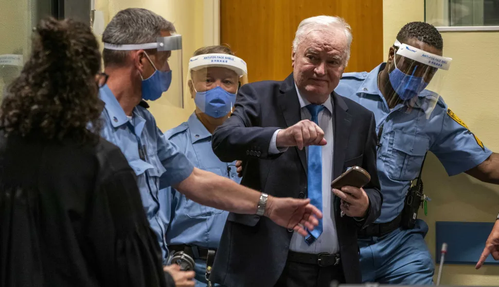 epa09254887 Former Bosnian Serb military chief Ratko Mladic in the court room in The Hague, Netherlands, 08 June 2021, where the United Nations court delivers its verdict in the appeal of Mladic against his convictions for genocide and other crimes and his life sentence for masterminding atrocities throughout the Bosnian war. EPA/Jerry Lampen/POOL