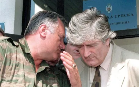 epa06342072 (FILE) - Bosnian Serb leader Radovan Karadzic (R) listening to Bosnian Serb Commander Ratko Mladic during a meeting in Pale, Bosnia & Herzegovina, 05 August 1993 (reissued 21 November 2017). The United Nations International Criminal Tribunal for the former Yugoslavia (ICTY) will on 22 November 2017 announce the verdict on Mladic in The Hague, the Netherlands. Mladic, who was Commander of the Bosnian Serb Army (VRS) Main Staff from May 1992 until at least November 1996, is indicted with counts of genocide, crimes against humanity, and violations of the laws or customs of war. EPA/STRINGER BEST QUALITY AVAILABLE *** Local Caption *** 51957094