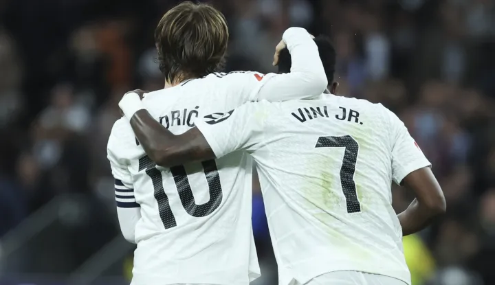 epa11918876 Real Madrid's Vinicius Junior (R) celebrates with his teammate Luka Modric after scoring the 2-0 goal during the Spanish LaLiga soccer match between Real Madrid and Girona FC, in Madrid, Spain, 23 February 2025. EPA/KIKO HUESCA