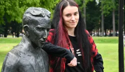 Požežanka pjeva na više jezika, napisala metal operu, a i stvara 3D animacije