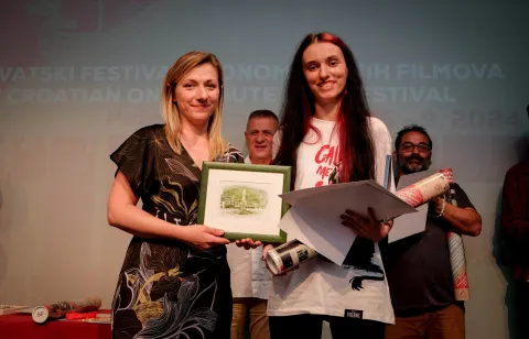 Požežanka pjeva na više jezika, napisala metal operu, a i stvara 3D animacije