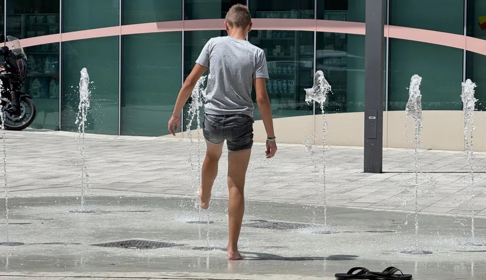 Valpovo, 12. 07. 2025., slobodnjak, slobodnjaci, vrućina, ljeto, osvježenje, fontana, visoke temperature, sunčano vrijeme, ilustracijaSNIMIO BRUNO JOBST