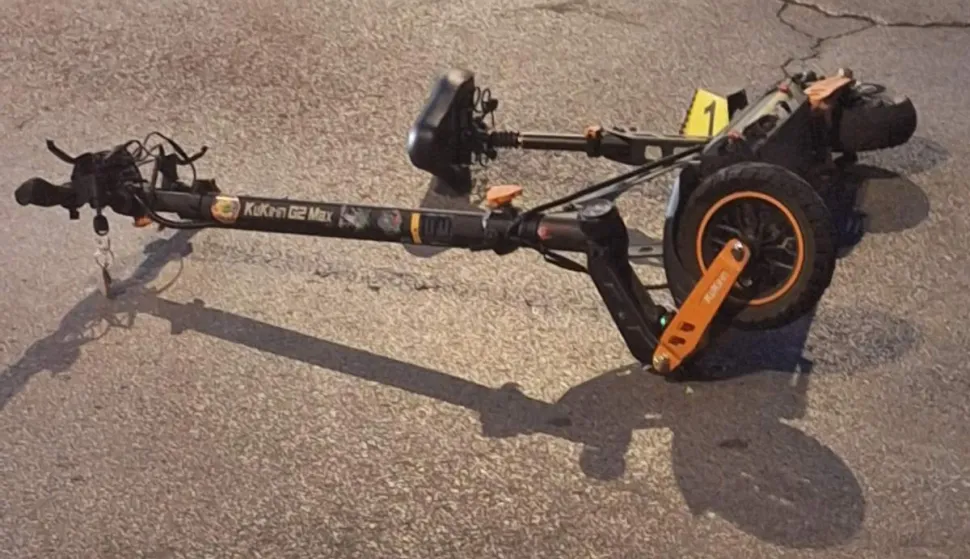 Dječak (14) se zabio električnim romobilom u automobil u osječkoj Retfali