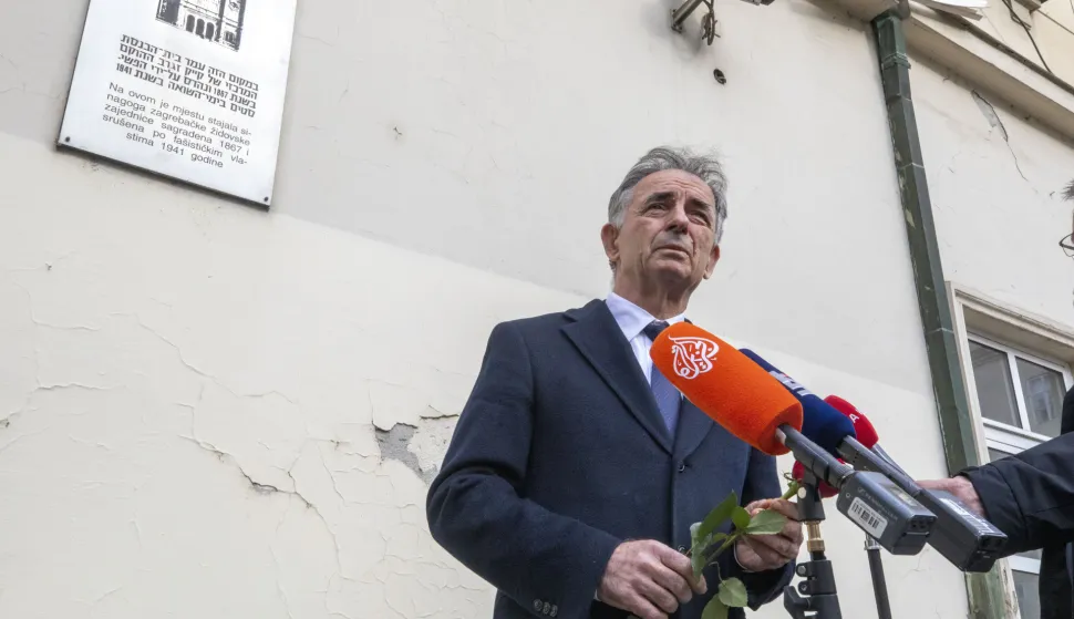 Zagreb, 27.01.2025. - Antifašistička liga RH, Srpsko narodno vijeće (SNV) i Documenta - Centar za suočavanje s prošlošću organizirali su spomen šetnju u povodu Međunarodnog dana sjećanja na žrtve holokausta. Na fotografiji Milorad Pupovac. foto HINA/ Daniel KASAP/ dk