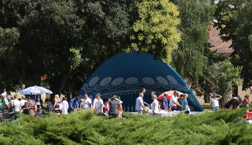 Osijek, 02. 08. 2025., Park kralja Držislava, Sajam antikviteta, kolovoz, školjka SNIMIO BRUNO JOBST