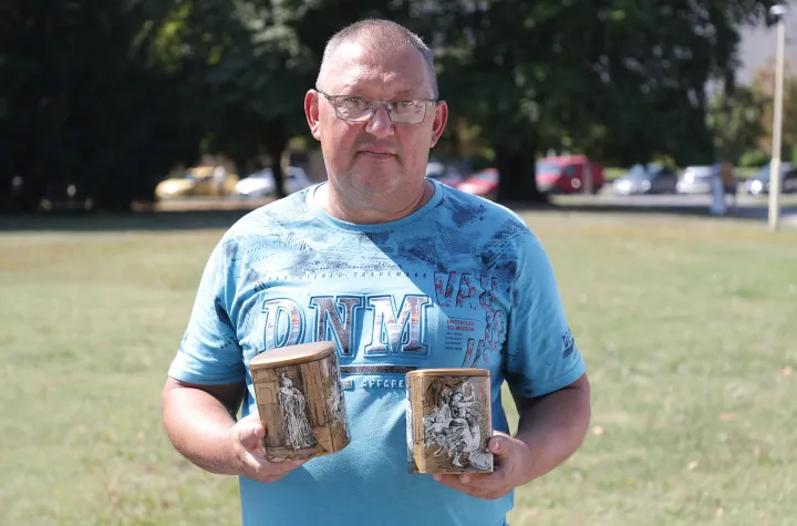 Osijek, 02. 08. 2025., Park kralja Držislava, Sajam antikviteta, kolovoz, Zoran Strmota - izlagač; prodavač SNIMIO BRUNO JOBST