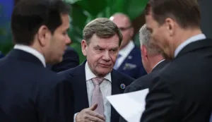 epa12101558 US Secretary of State Marco Rubio (L) and German Foreign Minister Johann Wadephul (C) chat during an informal meeting of North Atlantic Treaty Organization (NATO) Ministers of Foreign Affairs, in Antalya, Turkey, 15 May 2025. EPA/ERDEM SAHIN